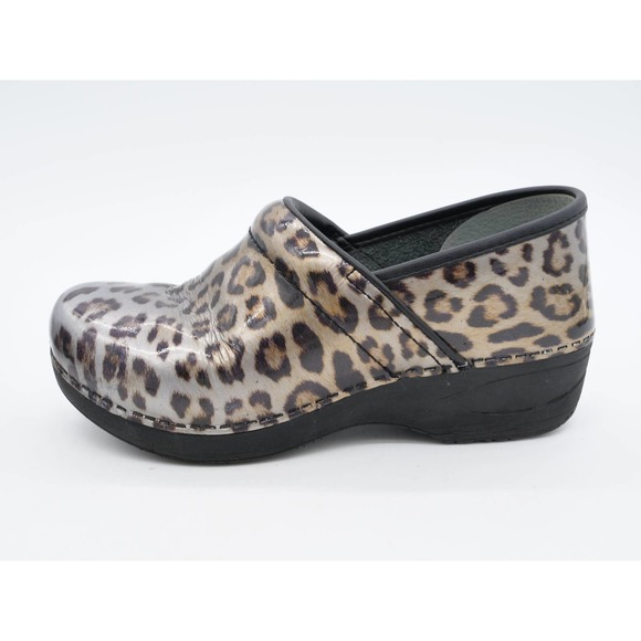 Dansko XP Clogs Womens 8 Leopard Print Patent Leather Slip On Professional Shoes - Picture 2 of 13
